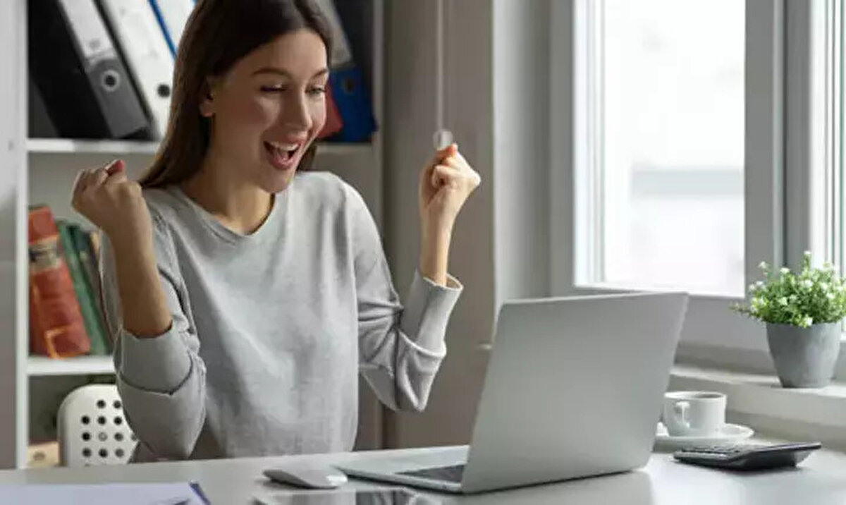 KYK burs başvuru tarihleri 2025-2026 ne zaman?<br><br>Kredi ve Yurtlar Genel Müdürlüğü (KYK) tarafından yapılan açıklamaya göre 2025-2026 KYK burs başvuru tarihleri henüz belli olmadı. Geçtiğimiz yıl burs ve kredi başvuruları 8-13 Ekim tarihleri arasında alınmıştı. Bu yıl da başvuruların ekim ayında başlaması bekleniyor.