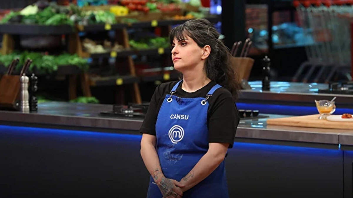 MasterChef son eleme adayı kim oldu?<br><br>Dokunulmazlık oyununun ardından bireysel dokunulmazlık mücadelesi yaşandı ve haftanın son eleme adayı açıklandı. 23 Ağustos MasterChef eleme adayı Cansu oldu. Böylece haftanın potasında yer alan yarışmacılar da netleşti.