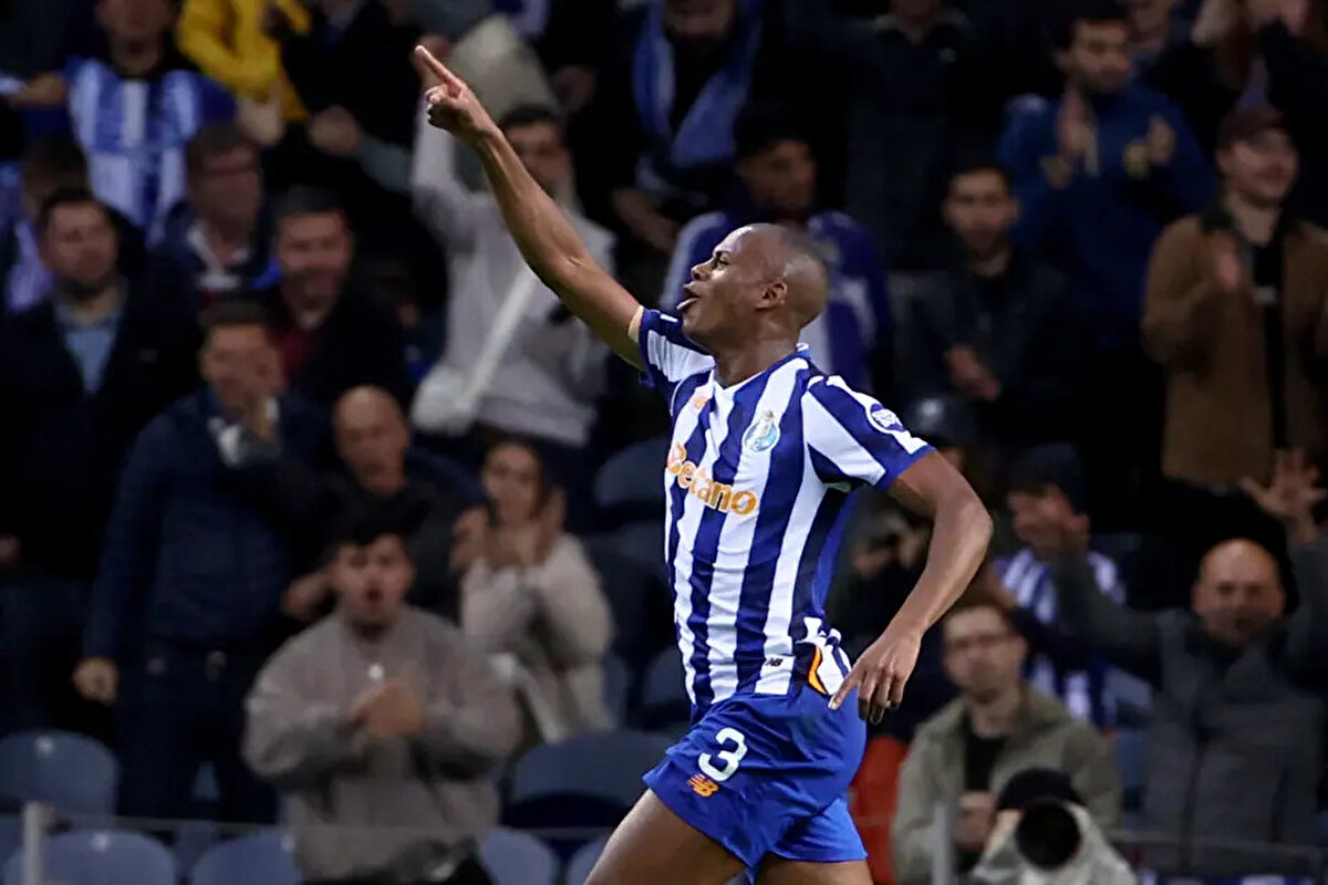 Siyah-beyazlıların Portekizli stoperi Juventus'tan bonservisiyle transfer edeceği öğrenildi.