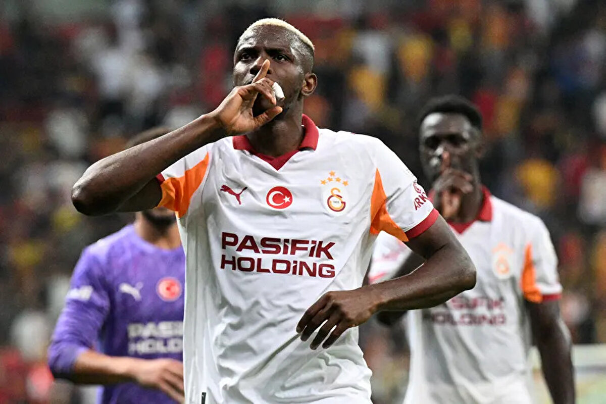 Galatasaray'ın 75 milyon euro karşılığında bonservisini aldığı Victor Osimhen'e de değinen Rıza Çalımbay, "Osimhen transferi çok doğru bir transfer. Verilen para yüksek olsa da hem taraftar hem reklam geliri hem de oyuncunun vereceği katkıyla karşılığı gelecektir" şeklinde konuştu.<br>