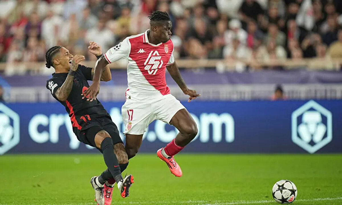 Sacha Tavolieri'nin haberine göre Galatasaray, Wilfried Singo transferini bitirdi. Sarı-kırmızılılar, futbolcuyla her konuda anlaşmaya verdi.<br>