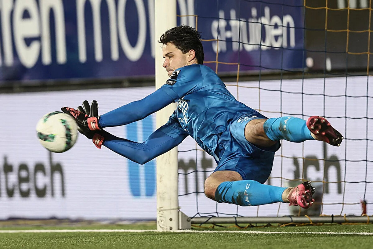 Öte yandan Yann Sommer'in takımdan ayrılması durumunda Lammens, Inter için de bir seçenek durumuna gelecek.<br>