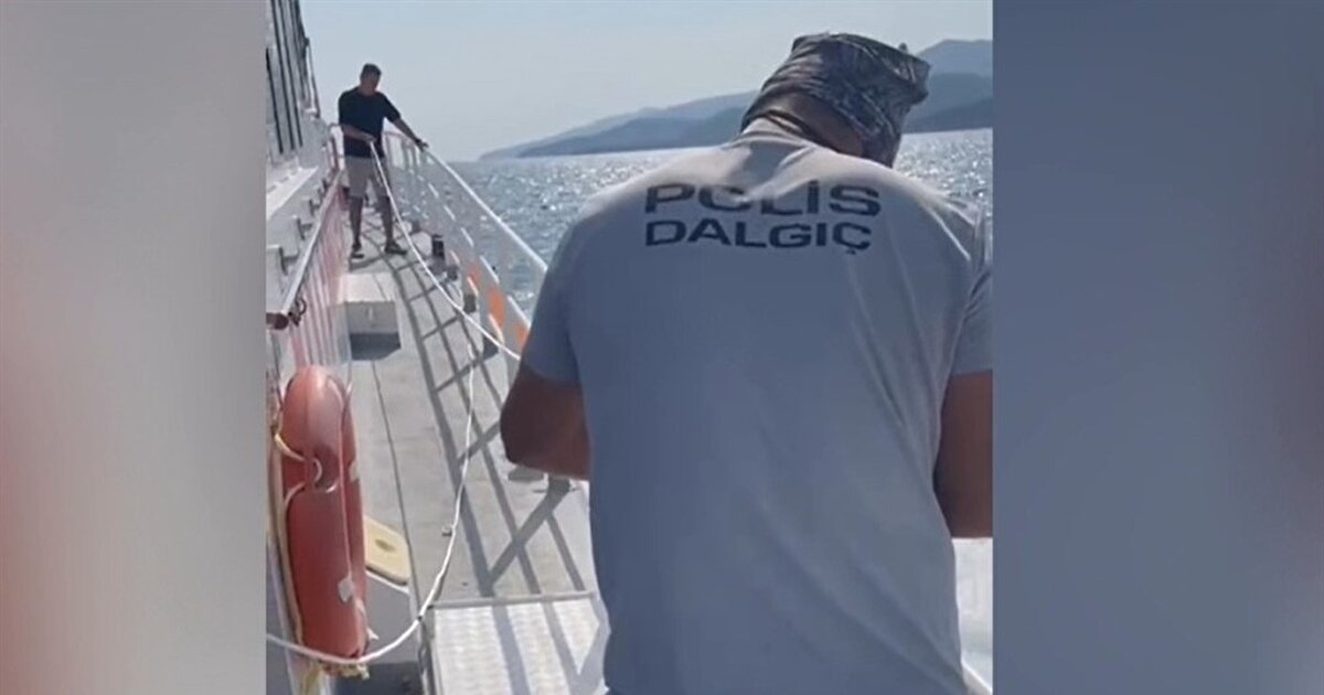 Olumsuz hava şartları zorlaştırıyor<br><br>Dün, deniz polisi, Kıyı Emniyeti ve Sahil Güvenlik ekipleri, hava şartları elvermediği için su altında yeni bir görüntüleme yapamazken, bölgede bugün de şiddetli rüzgar ve dalga hakim olduğu için ekipler çalışma başlatamadı. Rüzgarın şiddetini azaltmasıyla birlikte ekipler, denizin 300 metre derinliğine kadar görüntüleme ve tarama yapan, üstünde takılı mekanizmadaki tutucu kol yardımıyla su altında tespit edilen unsurları da deniz üstüne çıkarabilen ROV ile Yukay’ın cenazesini bulunduğu yerden çıkarmak için çalışma başlatacak. ROV ile sonuç alınamaması durumunda uzman ekipler devreye girecek.