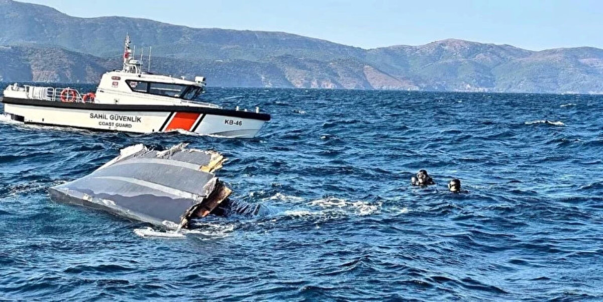 Soruşturma başlatıldı<br><br>Yalova'nın Altınova ilçesinde yat tersanesi ve şirketi bulunan, mühendis ve baş tasarımcı olarak yat üretimi yapan Yukay'ın, Yalova'dan Bozcaada'ya hareket ettiği anlar da ortaya çıktı. Görüntülerde; Halit Yukay'ın teknesiyle limandan ayrıldığı görülürken, olaya ilişkin Marmara Cumhuriyet Başsavcılığı tarafından yürütülen soruşturma kapsamında Ekinlik Adası'na çekilip vinçle karaya çıkarılan parçalanmış 'Graywolf' isimli teknede, kazanın nedeninin belirlenmesine yönelik bilirkişi incelemesi başlatıldı.