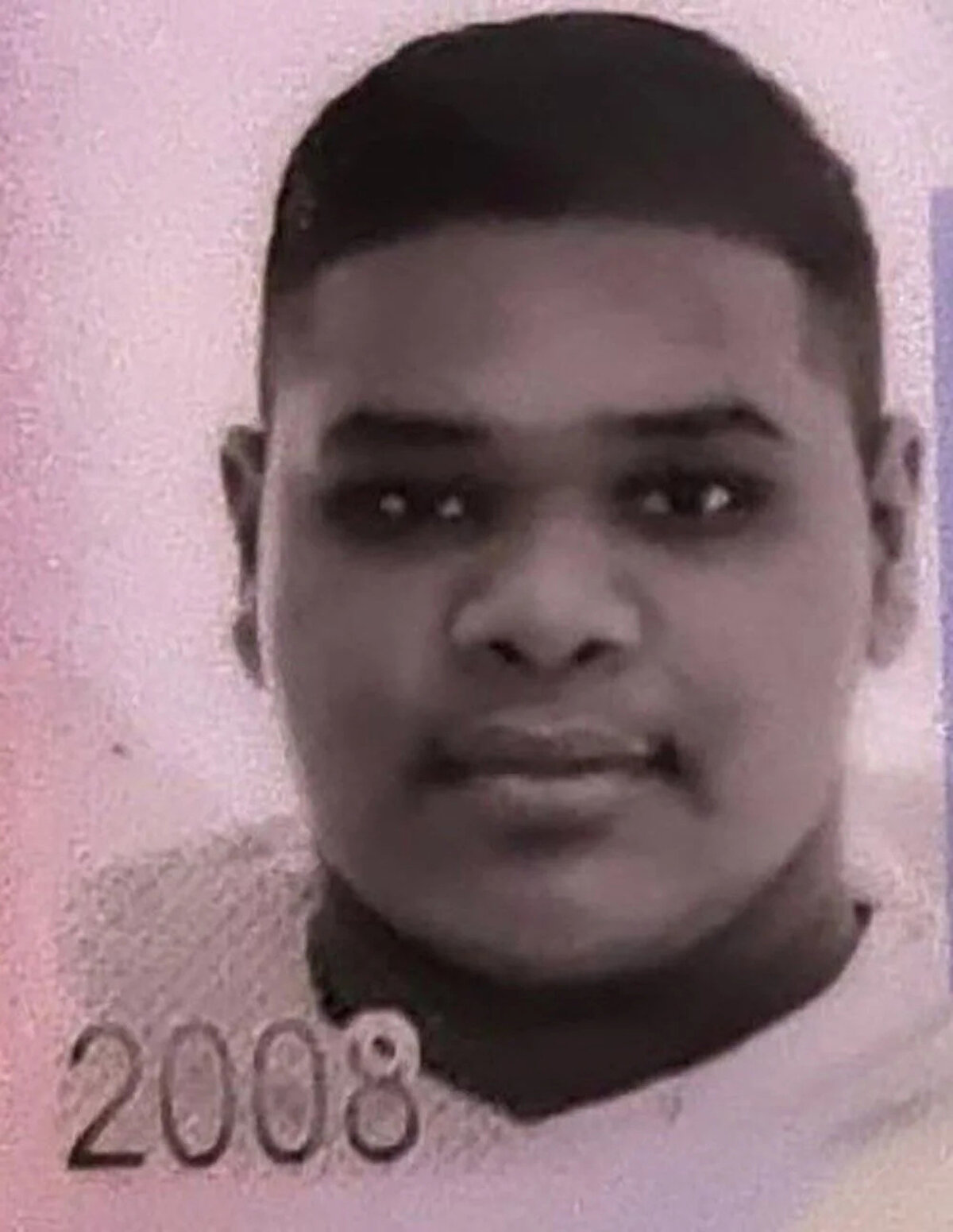 <br>İŞLETME SAHİPLERİ YAKALANDI<br><br>Şahısların Beyoğlu'nda yemek yedikleri iki işletme sahipleri E.K., B.K., A.K. ve T.M.Ç. şüpheli olarak yakalandı.<br><br>Numuneler incelenmek üzere Adli Tıp Kurumu'na gönderildi.<br>