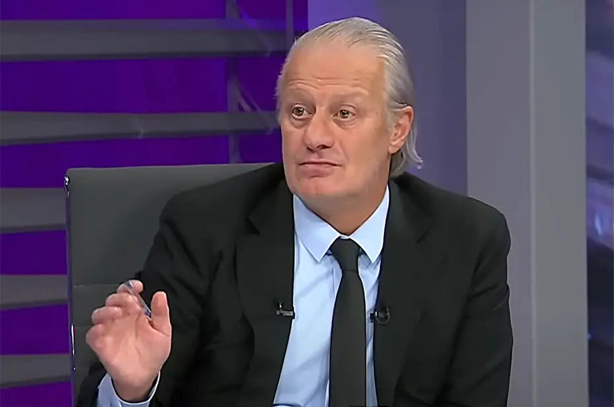 Bu çocuk neyi düşünecek? 'Yok, ben gitmem çok düşük bu para' mı diyecek? Şimdi dönüyorum kulüp tarafında, yaşanmışlığım var o camiada biliyorum, bildiğim şeylerin karşılığında da izah etme noktasında yol gösterme olarak sunuyorum Barış'a.<br>