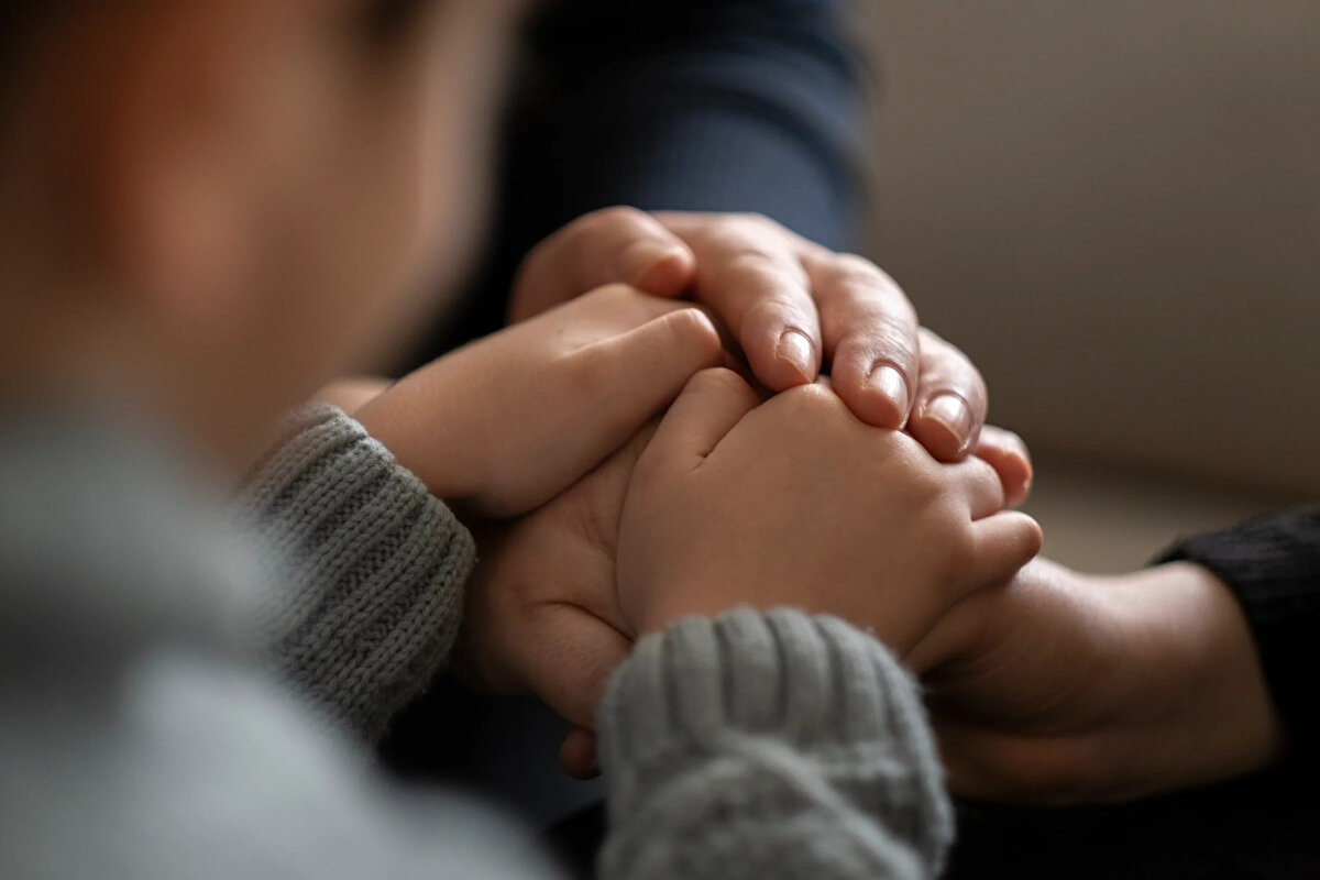 İslam’ın<br>reddettiği evlat edinme fiiline rağmen evlat edinen kadın ve erkek memurlara<br>doğumda olduğu gibi evlat edinme sonrası yarı zamanlı çalışma hakkı<br>getiriliyormuş.