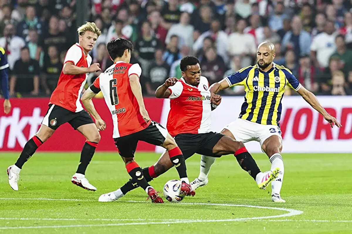 Amrabat'a İtalya ve Arabistan'dan teklifler var ancak Faslı yıldızın hedefi Serie A'ya geri dönmek.