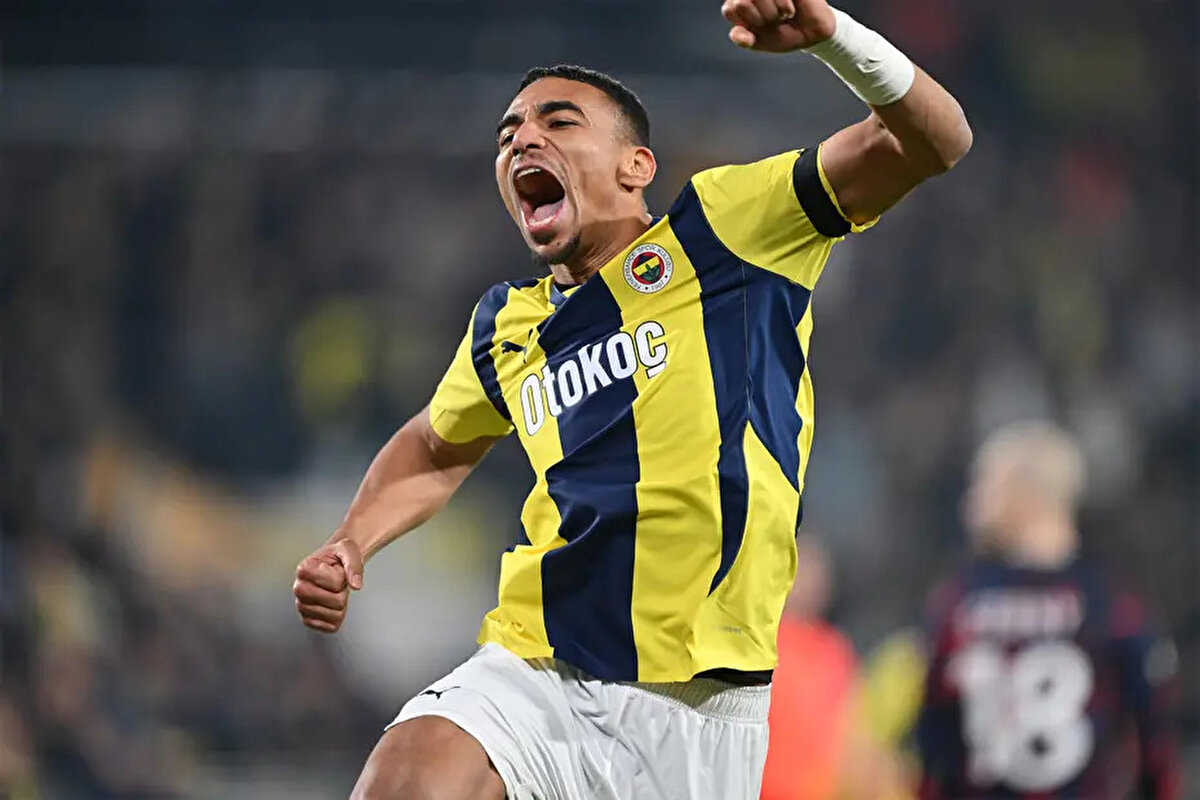 Fenerbahçe'de Skriniar'ın gelişiyle birlikte Djiku'ya da yol göründü. Ganalı stoper için Fenerbahçe'nin Lille ile masada olduğu ve iyi bir teklif yapılması durumunda yolların ayrılması muhtemel görünüyor.