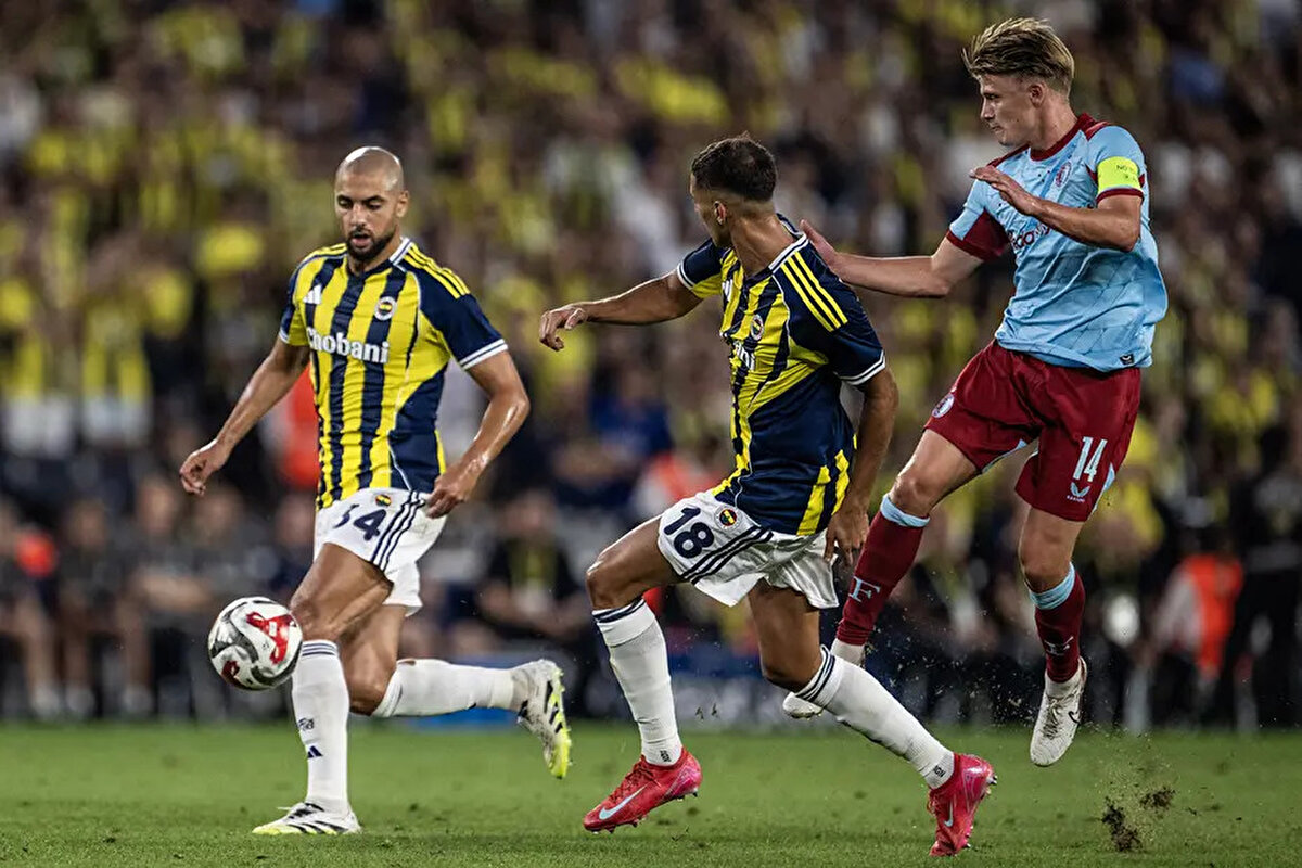 Amrabat'tan önemli bir bonservis geliri hedefleyen Fenerbahçe, 20 milyon euro civarında bir rakamı kasasına koymak istiyor.<br>