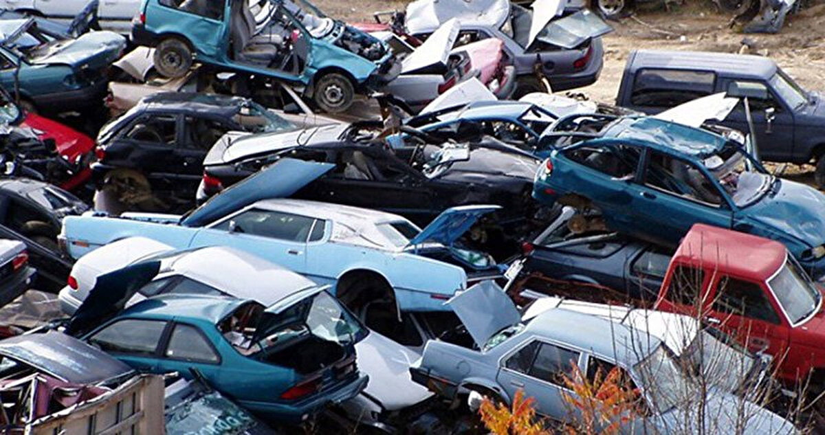 Hangi Araçlar Teşvik Kapsamında?<br><br>Hurda araç teşviki yalnızca belirli modeller için geçerli olacak ve yerlilik oranı en az %40 olan otomobiller destek kapsamında değerlendirilecek. Öne çıkan modeller ise şunlar:<br><br>TOGG T10X / T10F<br><br>Hyundai i10, i20, Bayon<br><br>Toyota CH-R<br><br>Fiat Egea, Doblo<br><br>Renault Clio, Megane<br><br>Ford Courier, Tourneo<br><br>Bu araçlar, teşvikle birlikte ÖTV’siz veya hibe destekli olarak satın alınabilecek.