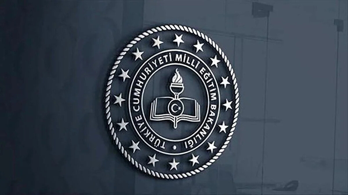 Başvuru Nasıl Yapılır?<br><br>İller arası yer değiştirme başvuruları MEBBİS (Milli Eğitim Bakanlığı Bilişim Sistemleri) üzerinden elektronik olarak yapılacak. Öğretmenler, başvuru ekranında aynı veya farklı şehirlerden en fazla 40 eğitim kurumunu tercih edebilecek.