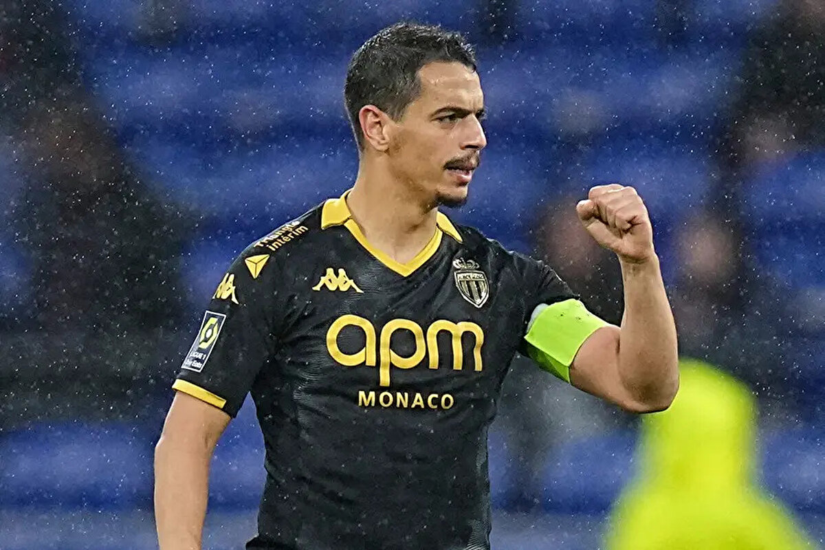 Trendyol Süper Lig takımlarından Kayserispor flaş bir transfer gerçekleştirebilir. 35 yaşındaki Fransız golcü, sarı kırmızılılara önerildi.<br>