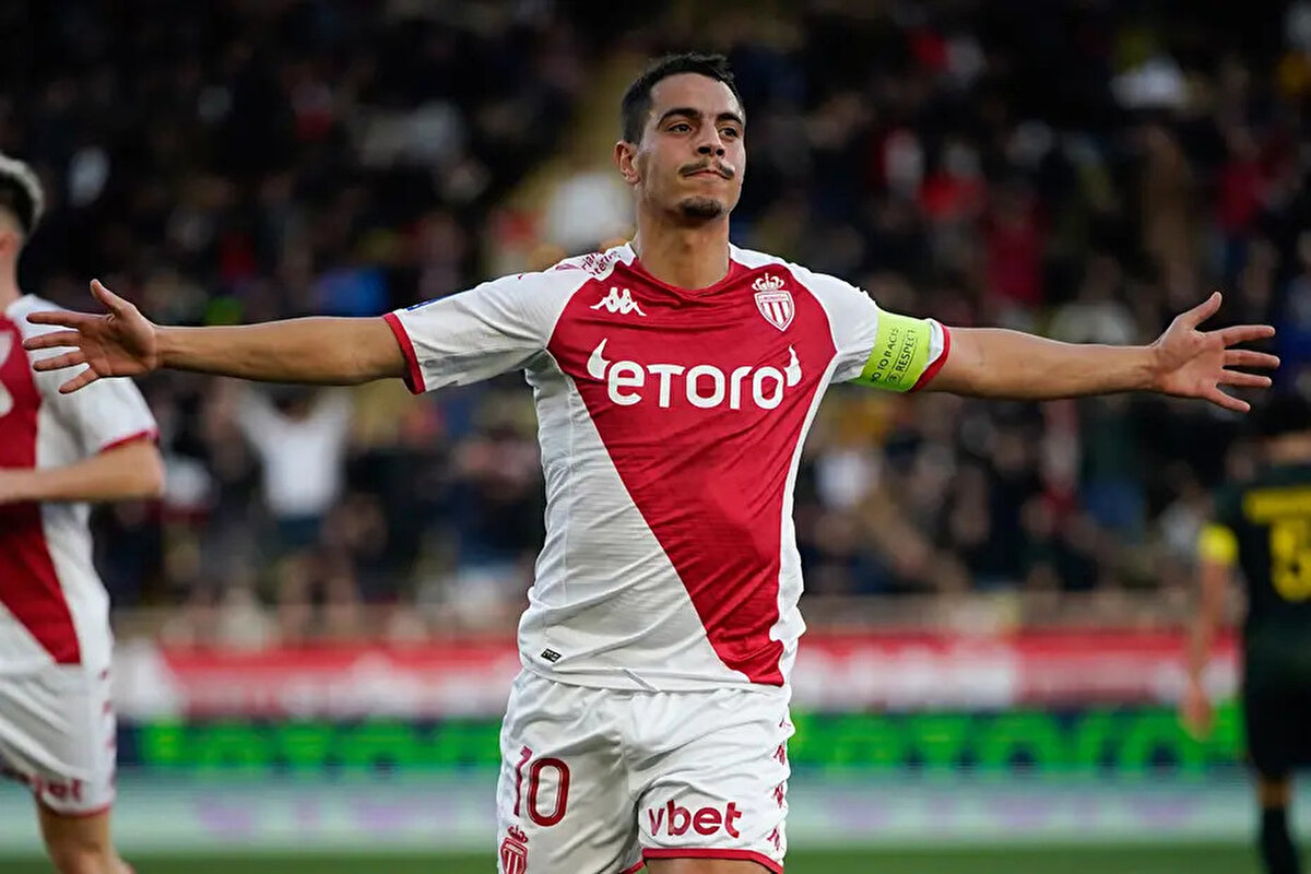 Son olarak Sepahan forması giyen ve an itibarıyla boşta olan 35 yaşındaki Wissam Ben Yedder, 2019-2020 sezonu başında Sevilla'dan Monaco'ya 40 milyon euro karşılığında transfer olmuştu.<br>