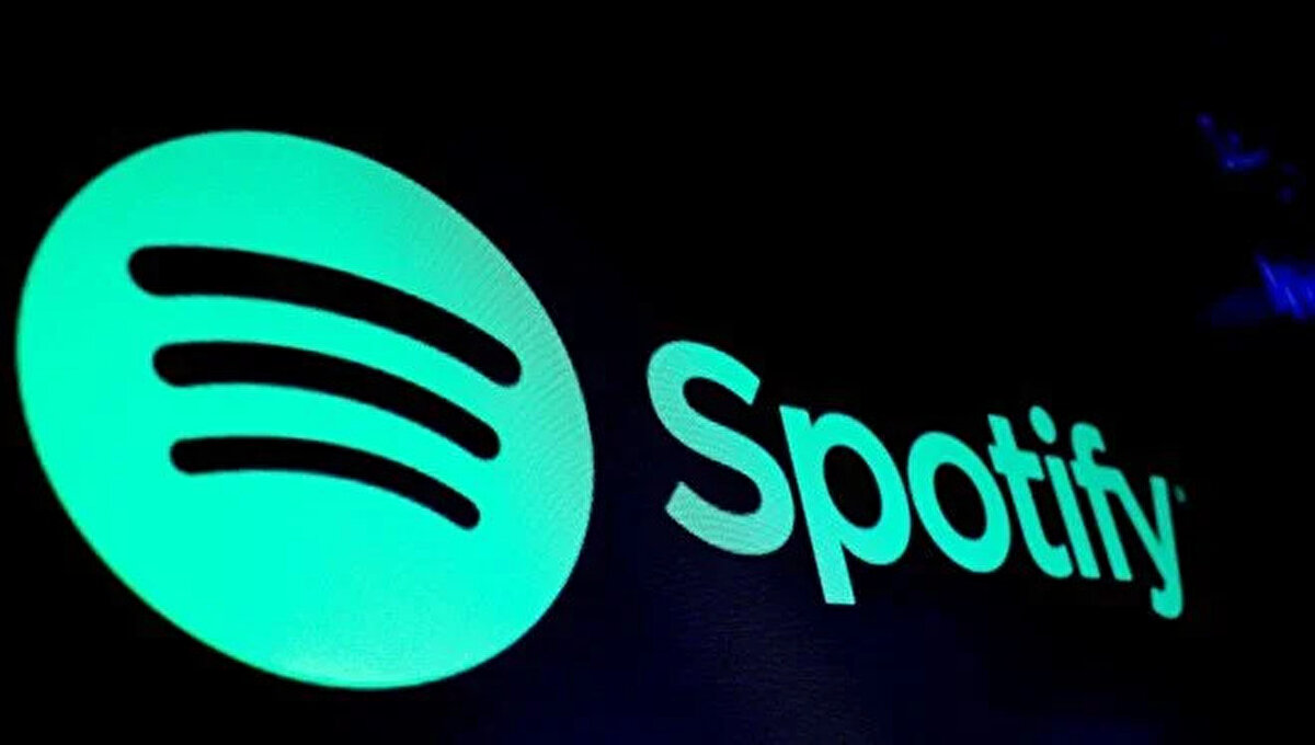 Dünyanın en popüler müzik uygulamalarından Spotify, yıllardır müzik ve podcast bağlantılarının farklı platformlardan paylaşılması yerine artık kendi içinde sohbet imkanı sunacak. Yeni mesajlaşma özelliği sayesinde kullanıcılar, gönderdikleri şarkı ve podcast linklerini sohbetlerde saklayabilecek, böylece aradıkları içeriği tekrar bulmak zorunda kalmayacak.