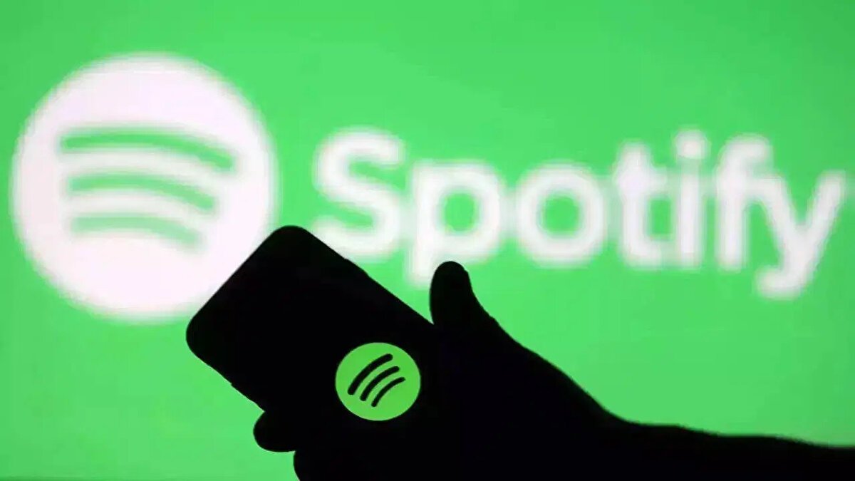 İstemeyenler kapatabilecek<br><br>Bazı kullanıcılar, Spotify arayüzünün son dönemde fazla karmaşık hale geldiğini dile getiriyor. Mesaj özelliği, içerik paylaşımını kolaylaştırsa da bazı kullanıcılar için uygulamayı daha da karışık gösterebilir. Özelliği istemeyenler, Ayarlar > Gizlilik ve Sosyal bölümünden mesajlaşmayı devre dışı bırakabilecek.