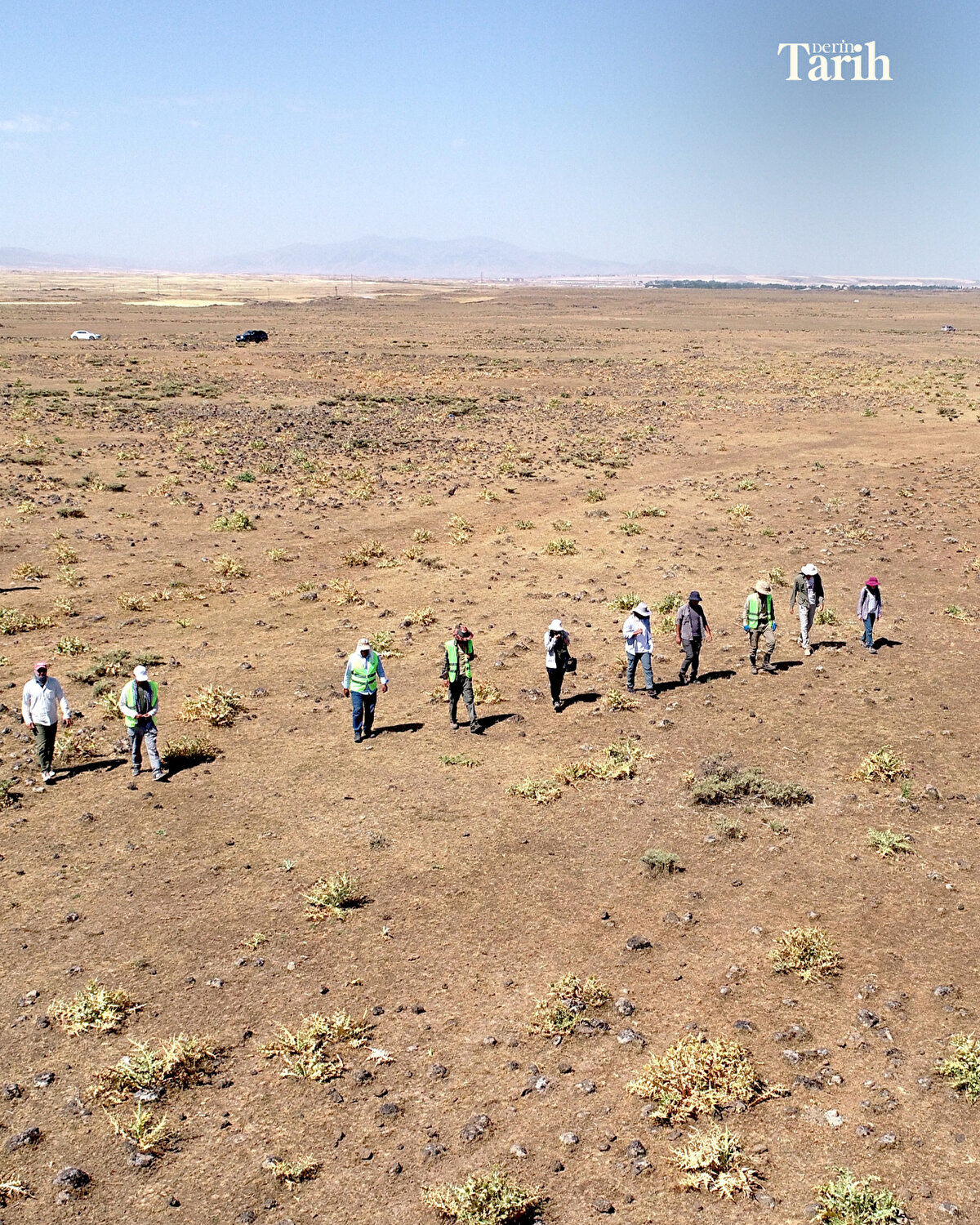 Savaşın öğleden önceki çatışmalarının cereyan ettiğini düşündükleri istikamette daha önce yaptıkları simülasyonlara uygun olarak sahada sörvey ve sondaj kazısı yöntemiyle çalıştıklarını belirten Çevik, şu bilgileri verdi: