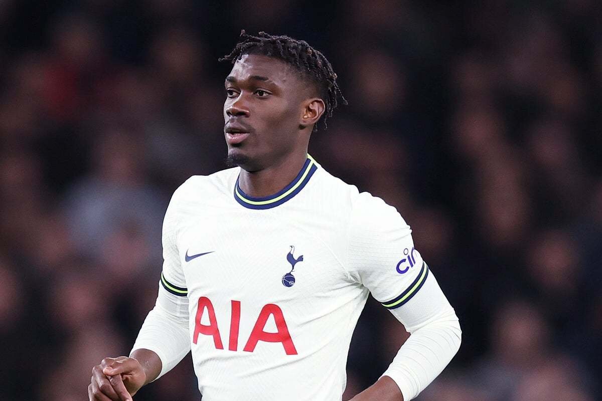 Fabrice Hawkins'in haberine göre; Orta saha oyuncusunun transferi için Tottenham ve Galatasaray arasında görüşmeler son aşamada.