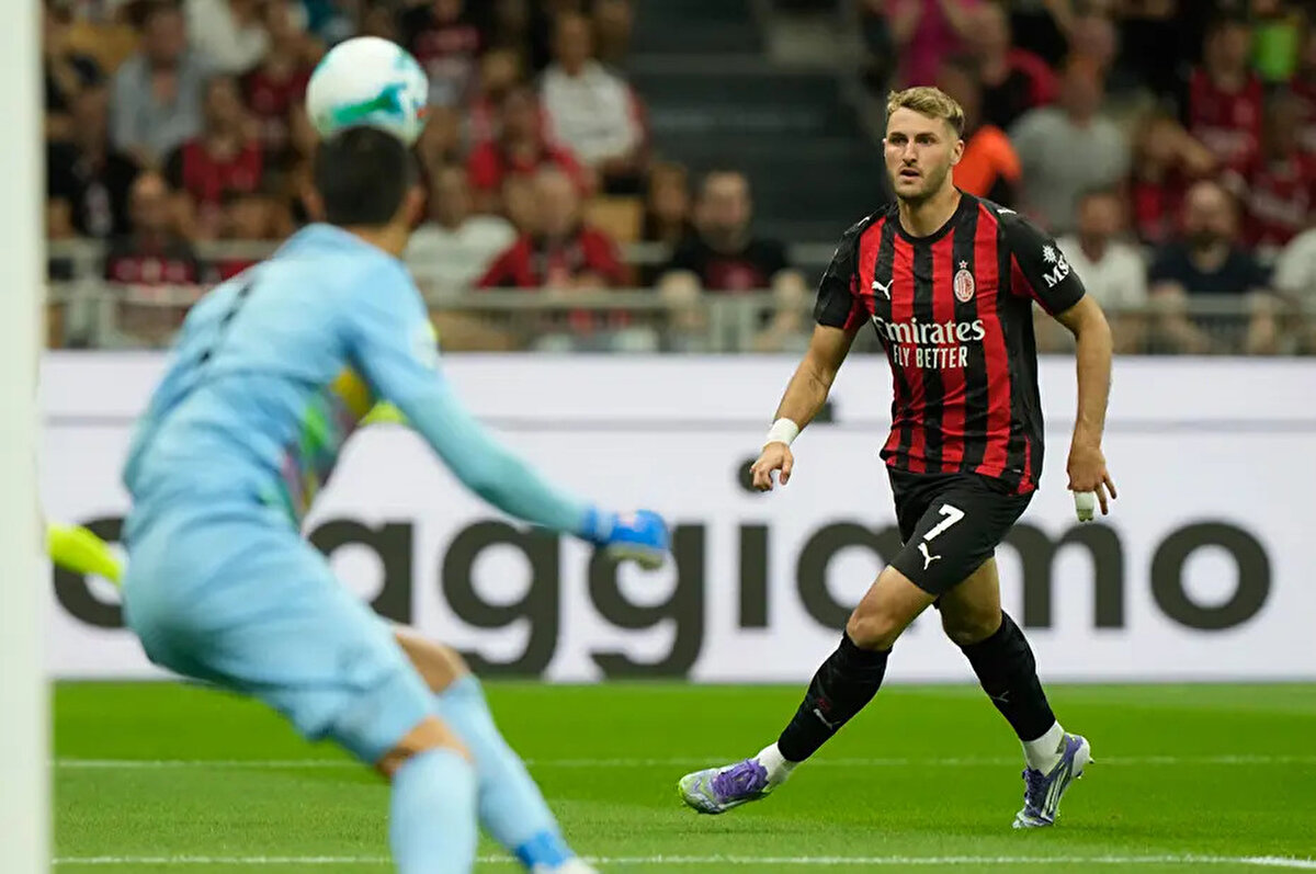 Fransız basınından Foot Mercato, Milan'ın gözden çıkardığı Santiago Gimenez'le ilgilenen takımlardan birinin de Fenerbahçe olduğunu yazmıştı.<br>