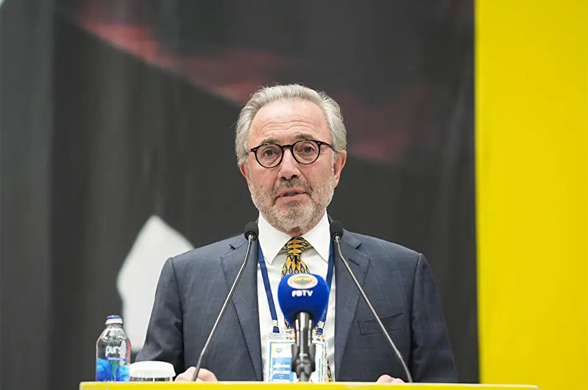 Karşılaşma öncesinde Fenerbahçe Asbaşkanı Hamdi Akın, transfer gündemi ve Benfica eşleşmesiyle ilgili Beyaz TV'ye açıklamalarda bulundu.<br>