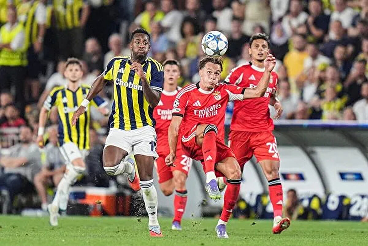 Benfica Fenerbahçe Maçı Hangi Kanalda, Şifreli Mi?<br><br>Futbolseverlerin merakla beklediği Benfica Fenerbahçe maçı, TRT 1 ekranlarından canlı yayınlanacak. Karşılaşma şifresiz olarak futbolseverlerle buluşacak. Böylece Sarı Lacivertli taraftarlar, bu tarihi maçı herhangi bir ek paket satın almadan, ücretsiz şekilde takip edebilecek.