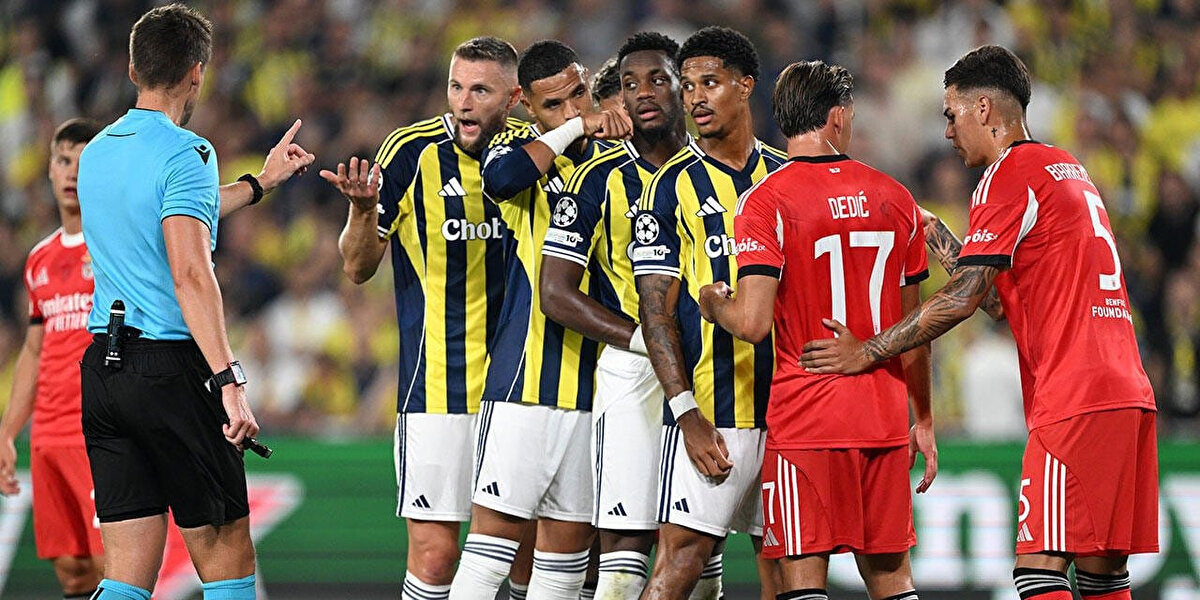 Fenerbahçe Nasıl Tur Atlar?<br><br>Kadıköy’de oynanan ilk maç 0-0 sona erdi. Bu sonuç, rövanşı büyük bir finale dönüştürdü. Fenerbahçe’nin tur atlama ihtimalleri şöyle:<br><br>Her türlü galibiyet Fenerbahçe’yi Şampiyonlar Ligi gruplarına taşıyacak.<br><br>Mücadelenin beraberlikle bitmesi durumunda maç uzatmalara gidecek.<br><br>Uzatmalarda da eşitlik bozulmazsa, turu geçen tarafı seri penaltılar belirleyecek.<br><br>Sarı Lacivertliler, deplasmanda alacağı tek bir galibiyetle dahi gruplara adını yazdırabilecek.