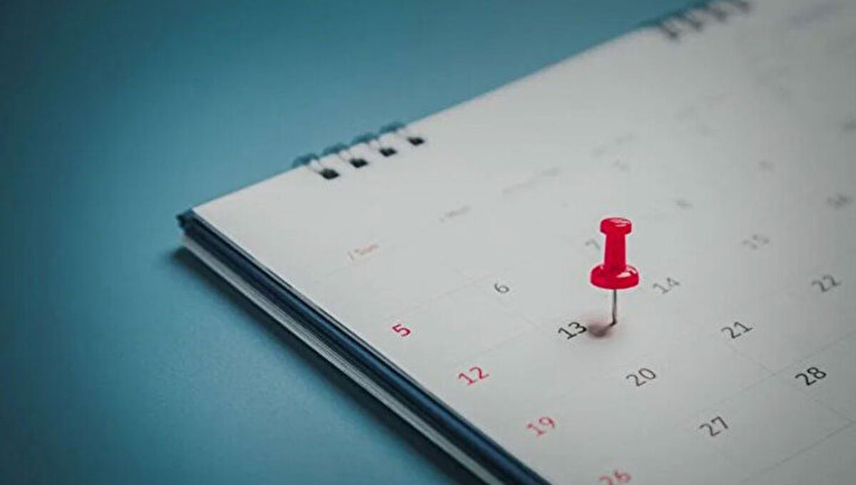 2026 Kurban Bayramı<br><br>Kurban Bayramı arifesi 26 Mayıs 2026 Salı günü.<br><br>1. Gün: 27 Mayıs 2026 Çarşamba<br><br>2. Gün: 28 Mayıs 2026 Perşembe<br><br>3. Gün: 29 Mayıs 2026 Cuma<br><br>4. Gün: 30 Mayıs 2026 Cumartesi<br><br>Hafta sonu ile birleşen Kurban Bayramı tatili toplamda 5 gün sürecek.