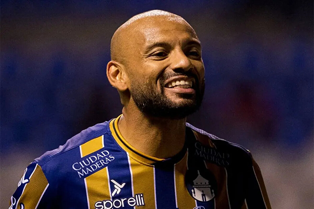 Fenerbahçe'nin bir sezon sonra Gremio'ya kiraladığı Joao Pedro burada da ritmini bulamamış ardından Hull City'ye transfer olmuştu.<br>