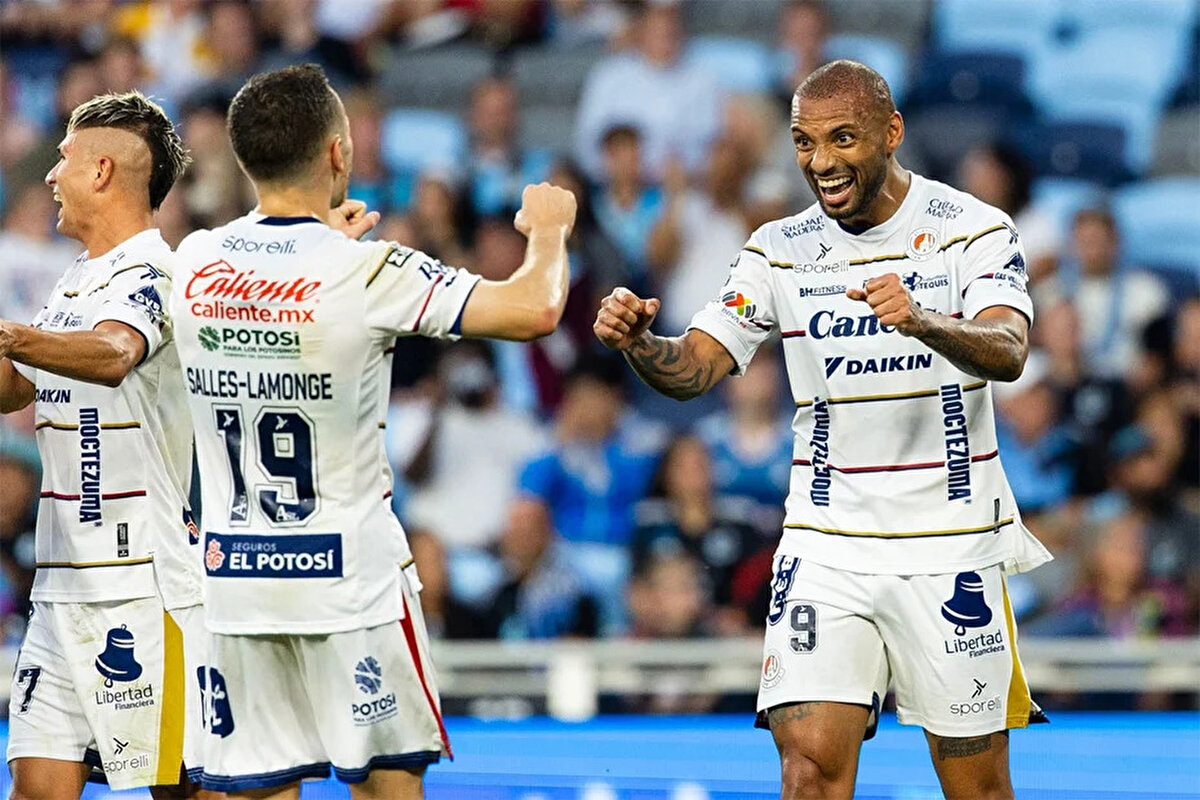 Joao Pedro an itibarıyla 6 haftası geride kalan Meksika liginde attığı 6 golle, gol krallığı listesinin zirvesinde yer alıyor.<br>