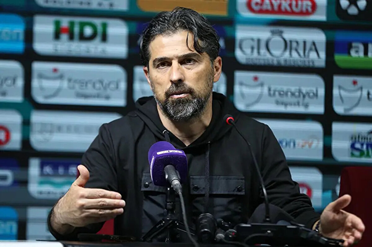 Hafta sonu Galatasaray ile oynayacaklarını ifade eden Palut, "Neresinden bakarsanız bakın zor bir maç. Hem rakibin kalitesi ve ritmi hem de deplasmanda oynayacak olmamız zaten zor bir maçı işaret ediyor." dedi.<br>