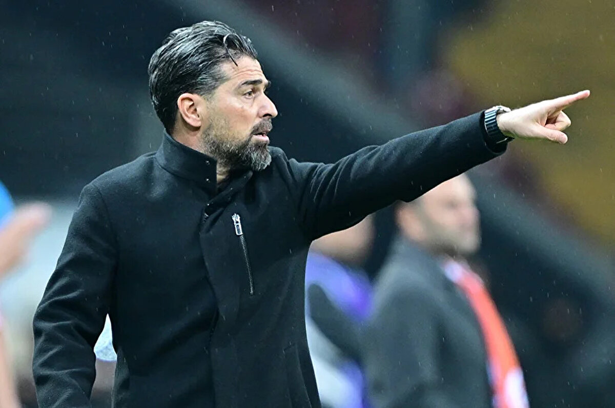 Palut, en iyi şekilde mücadele etmeye çalışacaklarını vurgulayarak, "Bunun yanında kendi oyunumuzu oynamak istiyoruz. Burada ayağı yere sağlam basan karakterli bir oyun oynamak istiyoruz. Dediğim gibi, çok zor bir maç bizi bekliyor. Elimizden geleni yapacağız ve oradan güzel bir sonuçla dönmeye çalışacağız." diye konuştu.<br>