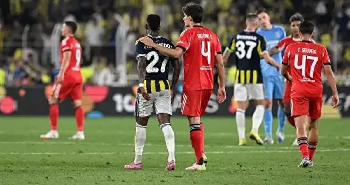 Benfica Fenerbahçe Maçı İçin Kritik Notlar<br><br>Mücadele 27 Ağustos Çarşamba günü saat 22.00’de başlayacak.<br><br>Karşılaşma TRT 1’den canlı ve şifresiz yayınlanacak.<br><br>Mücadeleyi Sloven hakem Slavko Vincic yönetecek.<br><br>Fenerbahçe, deplasmanda alacağı galibiyetle 16 yıl sonra Şampiyonlar Ligi gruplarına kalmayı hedefliyor.<br><br>Benfica ise ev sahibi avantajını kullanarak, son 10 Avrupa eleme turundaki galibiyet serisini sürdürmek istiyor.