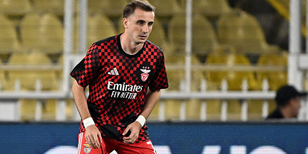 Kerem Aktürkoğlu'nun ise Fenerbahçe yöneticilerine, "Beni almadan İstanbul'a dönmeyin. Fenerbahçe'de şampiyonluk yaşamak istiyorum." şeklinde haber yolladığı iddia edildi.<br>