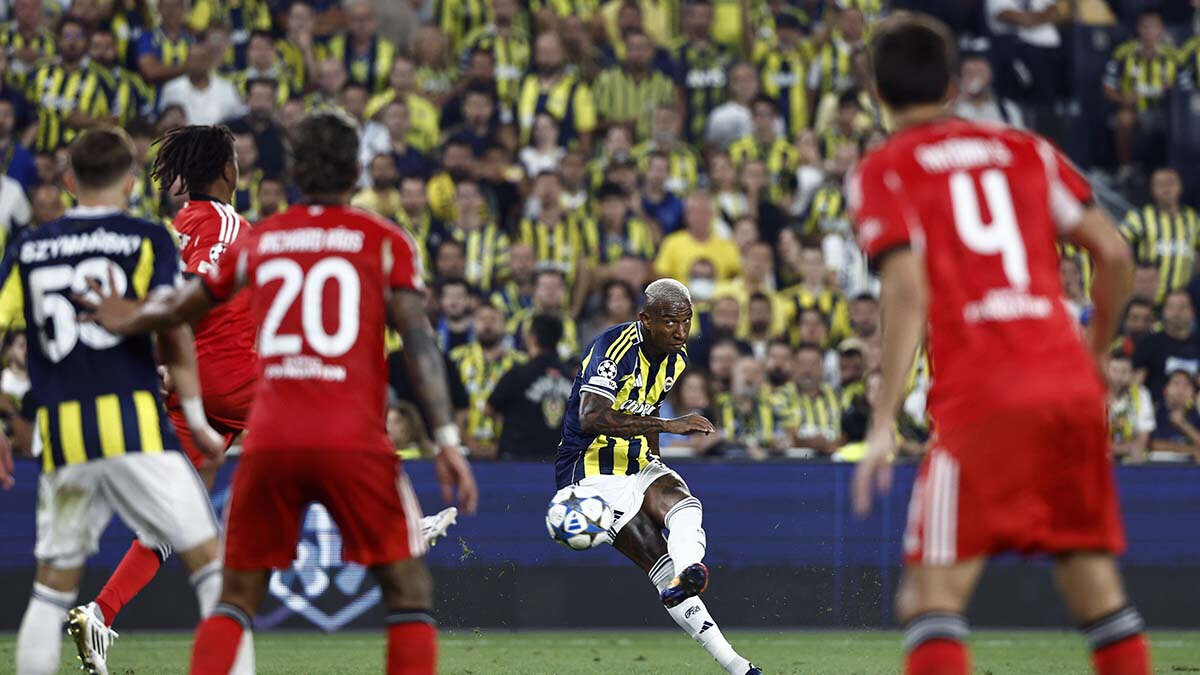 Şampiyonlar Ligi play-off turu rövanş maçında Fenerbahçe, deplasmanda Benfica'ya konuk olacak. 