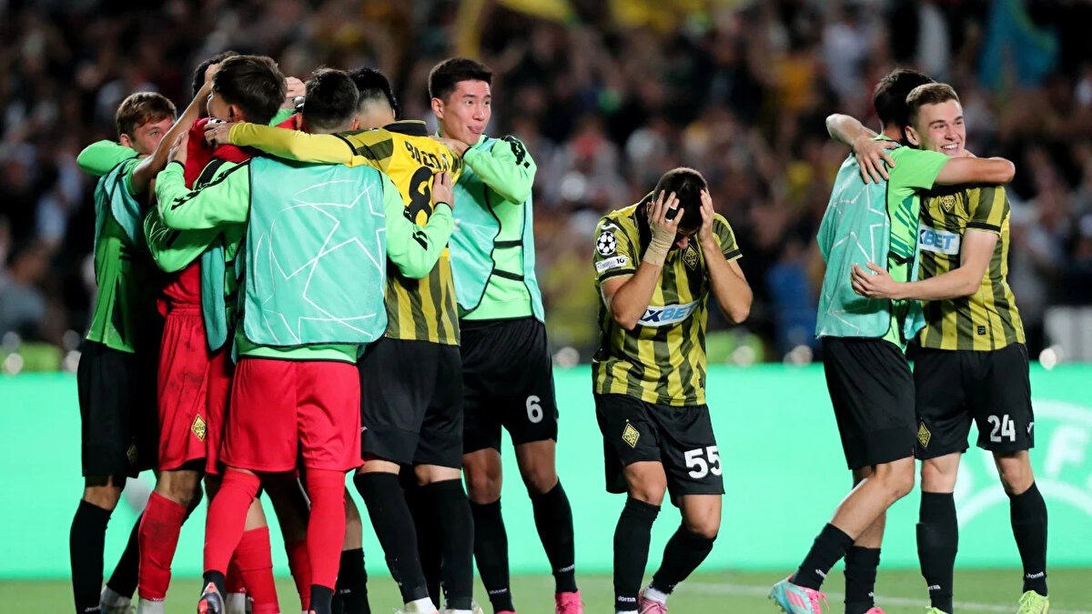 Devler Ligi'nde dün oynanan Kairat Almaty-Celtic maçının ardından Kazak ekibinin rakibini elemesiyle Galatasaray, 320 bin euroyu kasasına koydu.<br>