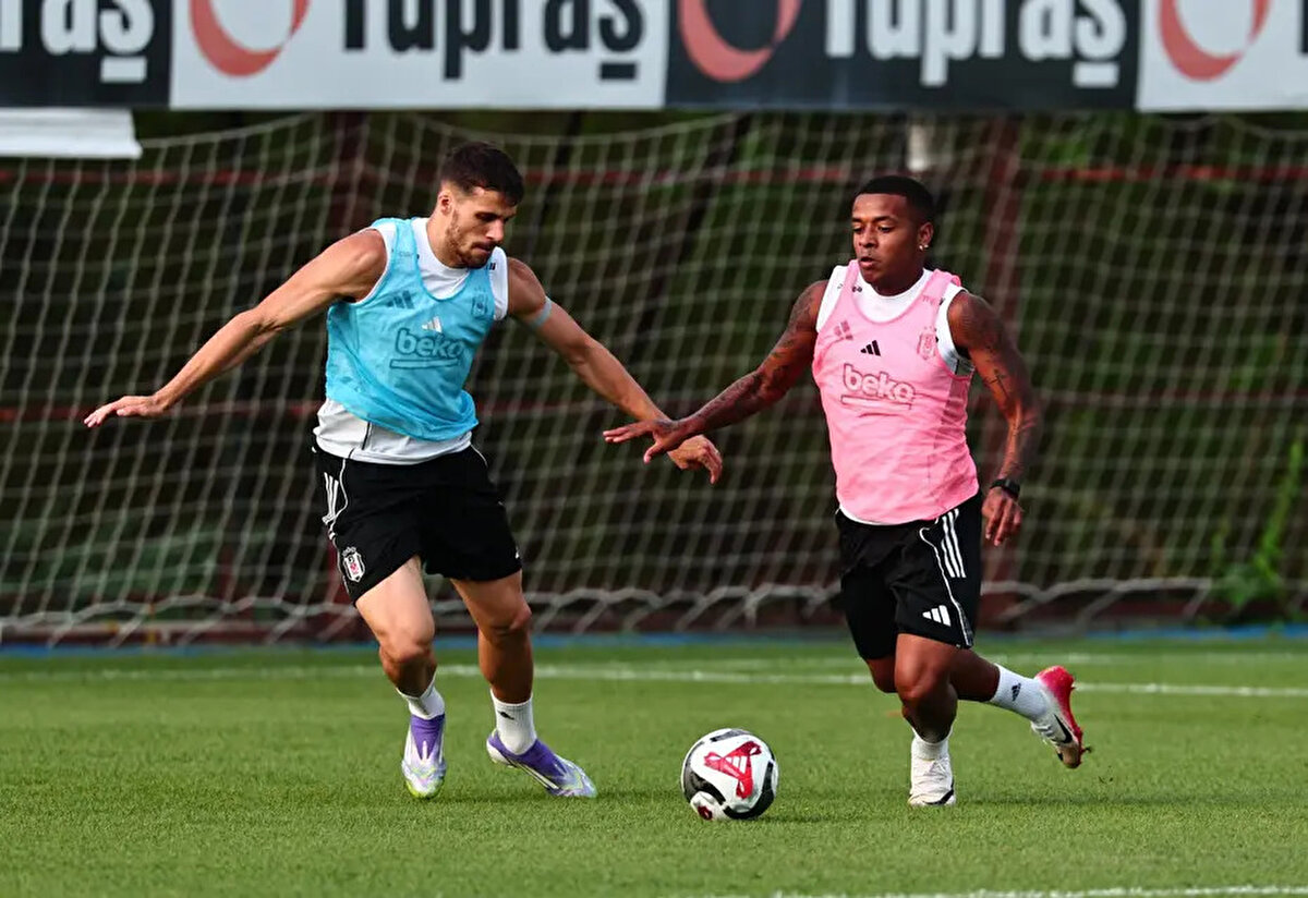 Haberde, Kenny Arroyo'nun Cruzeiro Teknik Direktörü Leonardo Jardim'in aradığı tipte bir sağ kanat oyuncusu olduğu ifade edildi.<br>