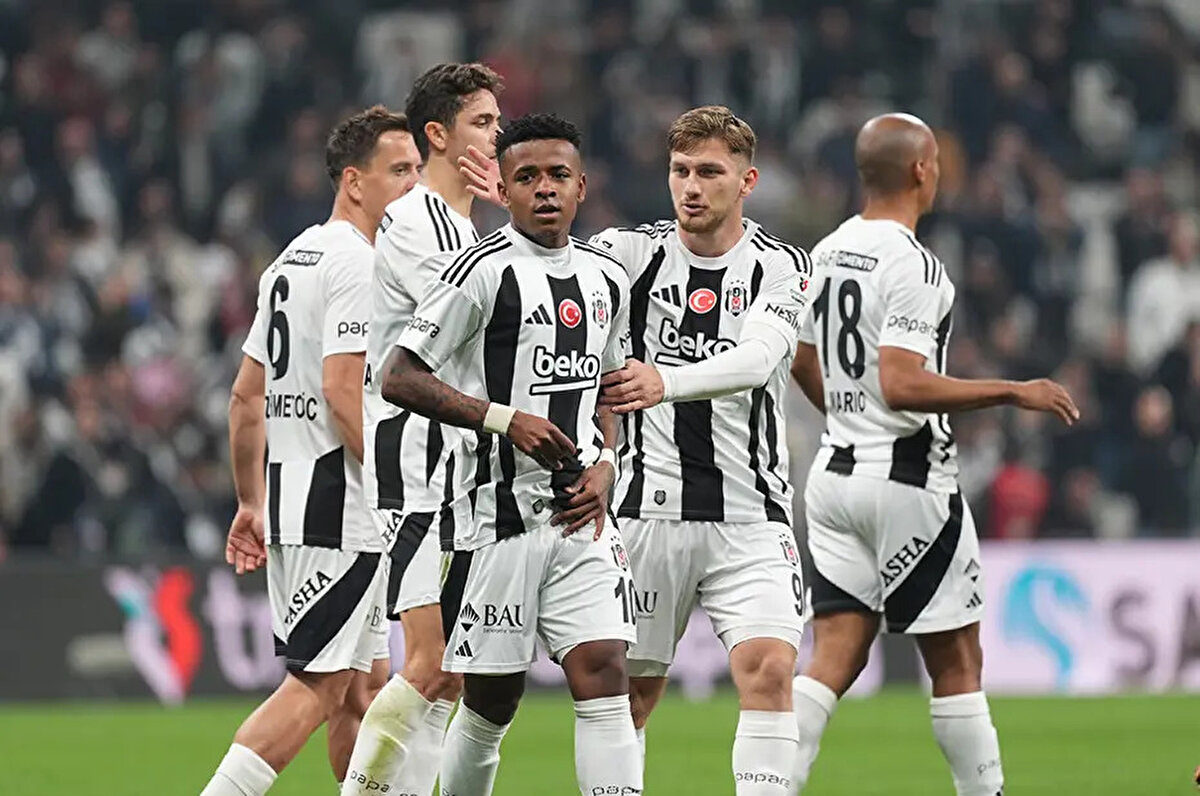 Brezilya basınından Globo'nun haberine göre; genç kanat oyuncusu, daha fazla süre almak için Beşiktaş'tan ayrılmak istiyor.<br>