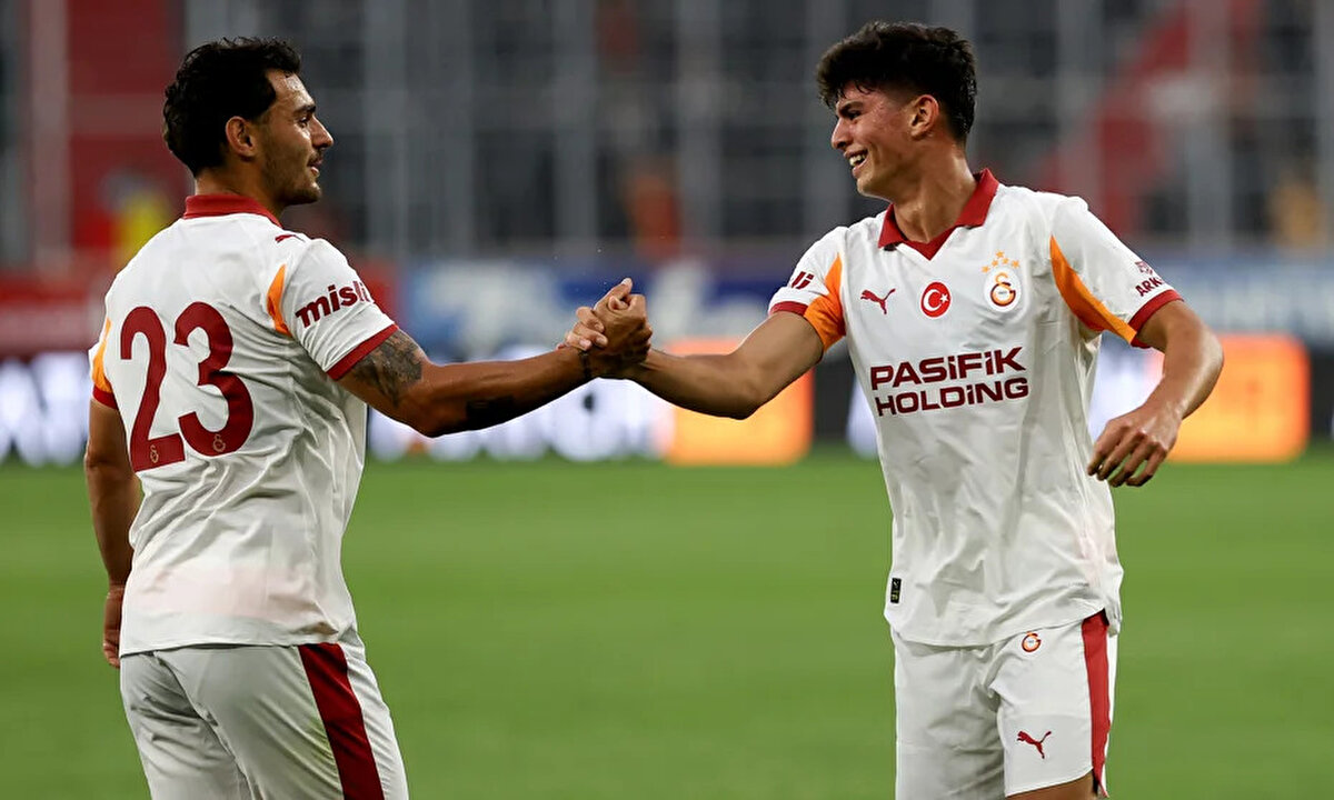 Arda Ünyay, Galatasaray formasıyla bu sezon Gaziantep FK maçında 24 dakika süre aldı. 500 bin euro piyasa değeri olan futbolcunun sarı kırmızılılarla 2028'e kadar sözleşmesi bulunuyor.<br>