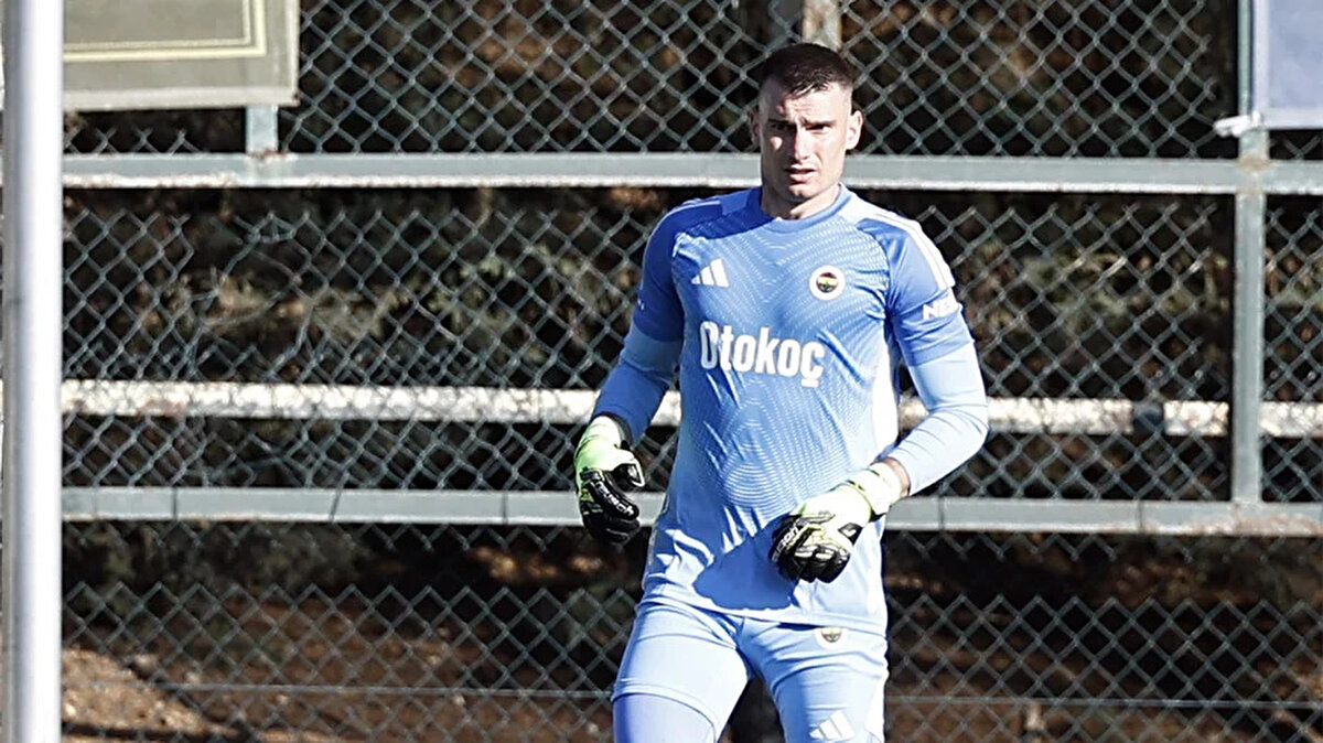 Fenerbahçe'nin Livakovic'i kiralık göndermek için İngiltere'nin Nottingham Forest takımıyla görüşmelerde bulunduğu ve transferi kolaylaştırmak için tecrübeli kalecinin maaşının bir kısmını üstlenmeye hazır olduğu öne sürüldü.<br>