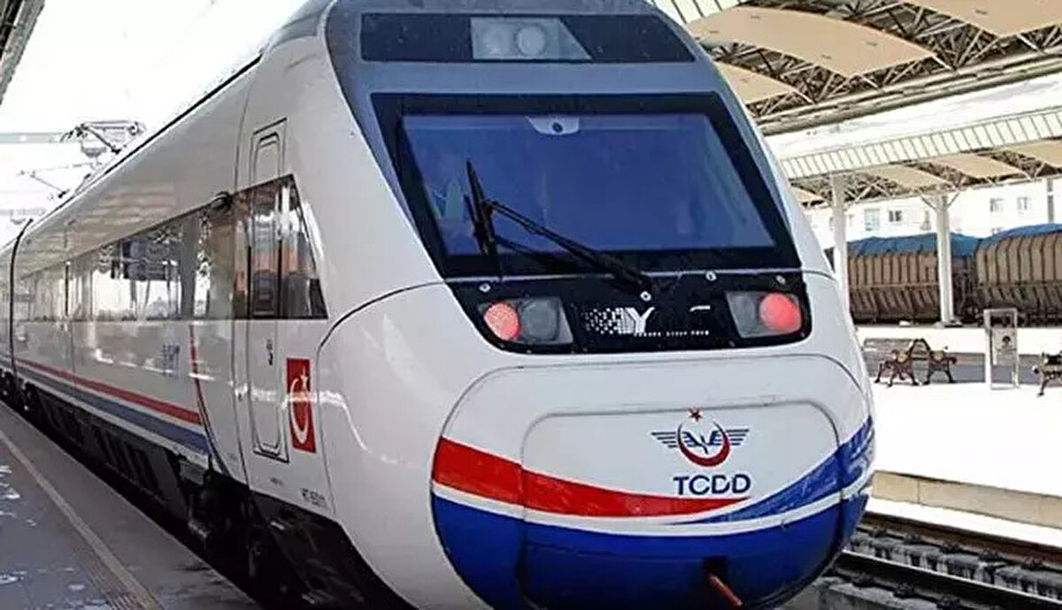 TCDD Sürekli İşçi Alımı Başvuru Tarihleri ve Adresi<br><br>TCDD işçi alımı için başvurular 25-29 Ağustos 2025 tarihleri arasında İŞKUR üzerinden yapılabiliyor. Başvuru yapmak isteyen adaylar, TCDD’nin iş gücü taleplerini İŞKUR e-şube<br> üzerinden inceleyebilir ve başvurularını gerçekleştirebilir.