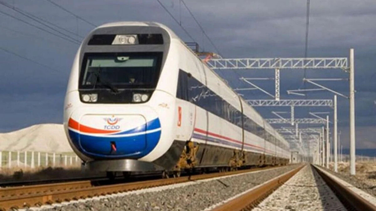 TCDD İşçi Alımı Başvuru Şartları<br><br>İlan tarihi itibarıyla ilgili bölümden mezun olmak<br><br>31 yaş sınırını aşmamış olmak (Gemiadamları için 36)<br><br>Haydarpaşa Liman İşletme Müdürlüğü için İstanbul’da ikamet etmek<br><br>Gemiadamları için STCW belgelerine sahip olmak veya işe başlama tarihine kadar almak<br><br>Daha fazla bilgi ve evrak teslim detayları için TCDD’nin resmi web sitesi duyurular bölümünü takip edebilirsiniz.