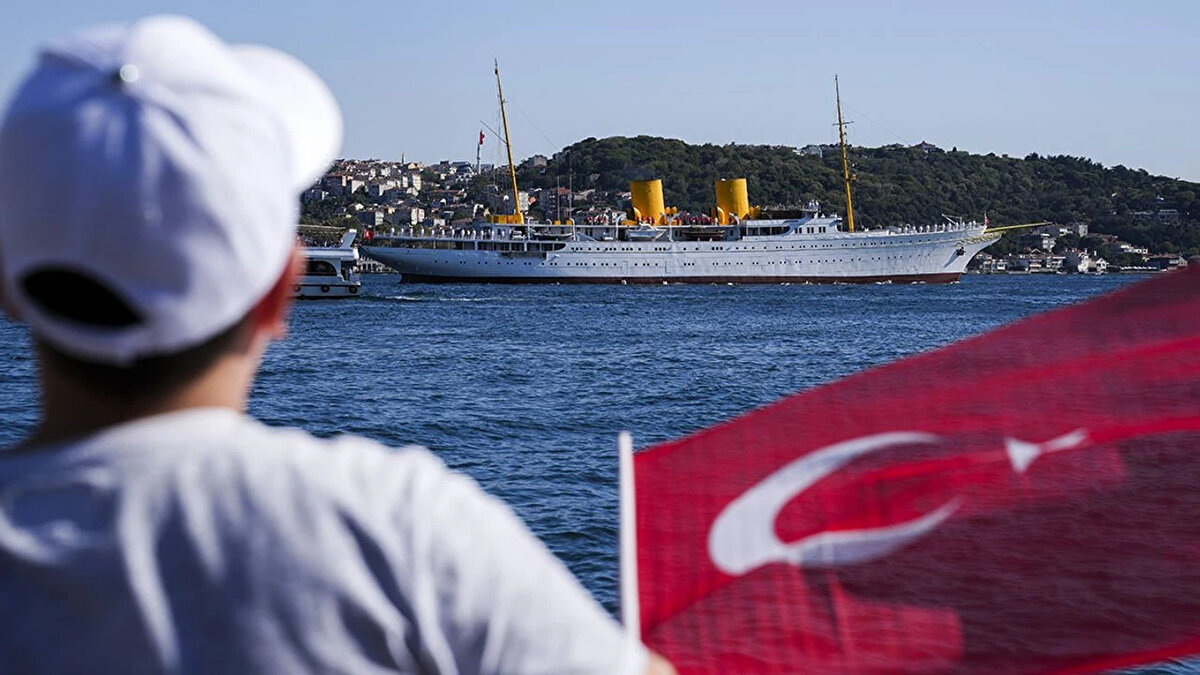 TEKNOFEST MAVİ VATAN NE ZAMAN BAŞLIYOR?<br><br>Savunma sanayii ve denizcilik teknolojilerine ilgi duyanları ağırlayacak olan TEKNOFEST Mavi Vatan, İstanbul Tersanesi Komutanlığı'nda 31 Ağustos’a kadar sürecek. Yalnızca online kayıt yaptıran ziyaretçilere açık olacak olan etkinlik, 30 ve 31 Ağustos tarihlerinde halkın katılımına da açık olacak.