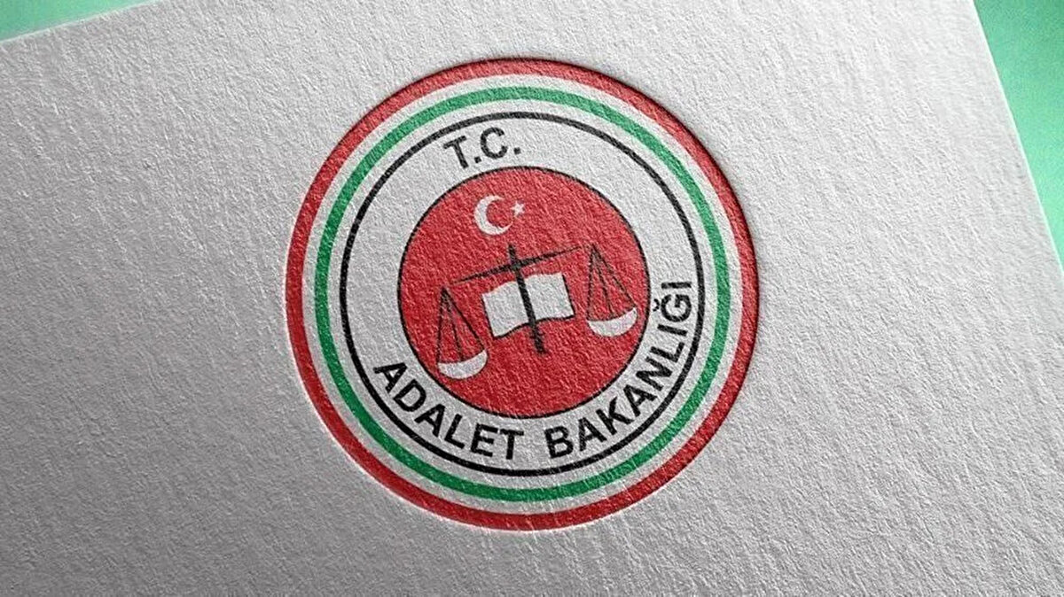 Adalet Bakanlığı Promosyon İhalesi Ertelendi<br><br>Adalet Bakanlığı çalışanlarına verilecek promosyon teklifleri, 18 Ağustos 2025 tarihinde bankaların ihale tekliflerini iletmesiyle gündeme gelmişti. Ancak ihale yeterli teklifin gelmemesi nedeniyle ertelendi.