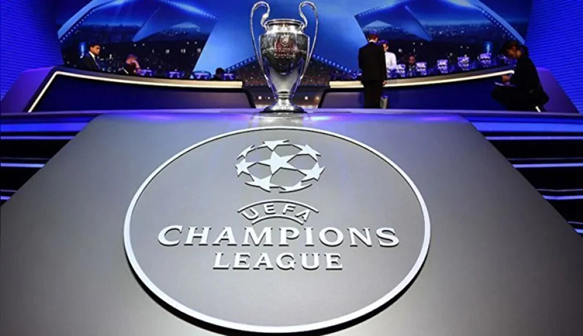 Galatasaray’ın muhtemel rakipleri<br><br>Kura çekimi öncesinde Galatasaray’ın karşılaşabileceği güçlü rakipler futbolseverler tarafından merak ediliyor. İşte sarı-kırmızılıların muhtemel rakiplerinden bazıları:<br><br>İngiltere’den: Liverpool, Arsenal, Manchester City, Chelsea, Tottenham, Newcastle United<br><br>İspanya’dan: Real Madrid, Barcelona, Atletico Madrid, Athletic Bilbao, Villarreal<br><br>İtalya’dan: Inter, Napoli, Atalanta, Juventus<br><br>Almanya’dan: Bayern Münih, Bayer Leverkusen, Borussia Dortmund, Eintracht Frankfurt<br><br>Fransa’dan: Paris Saint-Germain, Marsilya, Monaco<br><br>Hollanda’dan: PSV, Ajax<br><br>Diğerlerinden: Sporting, Olympiakos, Slavia Prag, Union Saint-Gilloise