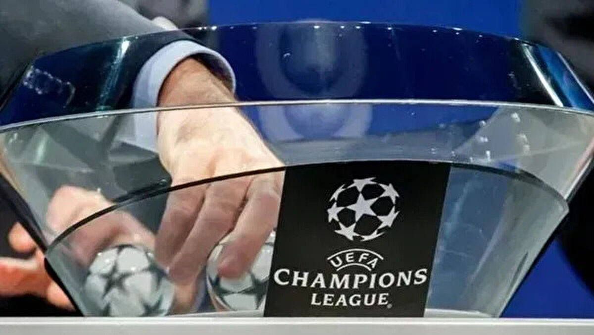 Şampiyonlar Ligi maç takvimi (2025/26)<br><br>Kura çekiminin ardından gözler maç tarihlerine çevrilecek. UEFA, 2025/26 sezonu lig aşaması ve sonraki turların fikstürünü duyurdu. İşte Şampiyonlar Ligi maç takvimi:<br><br>1. Hafta: 16-18 Eylül 2025<br><br>2. Hafta: 30 Eylül - 1 Ekim 2025<br><br>3. Hafta: 21-22 Ekim 2025<br><br>4. Hafta: 4-5 Kasım 2025<br><br>5. Hafta: 25-26 Kasım 2025<br><br>6. Hafta: 9-10 Aralık 2025<br><br>7. Hafta: 20-21 Ocak 2026<br><br>8. Hafta: 28 Ocak 2026<br><br>Eleme turları<br><br>Son 16 play-off turu: 17-18 ve 24-25 Şubat 2026<br><br>Son 16 turu: 10-11 ve 17-18 Mart 2026<br><br>Çeyrek final: 7-8 ve 14-15 Nisan 2026<br><br>Yarı final: 28-29 Nisan ve 5-6 Mayıs 2026<br><br>Final: 30 Mayıs 2026