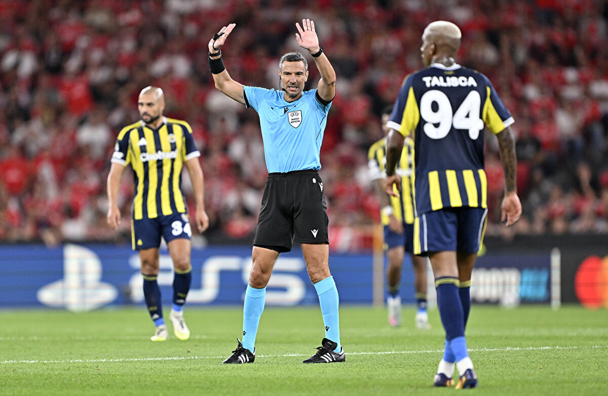 Fenerbahçe, Avrupa Ligi’ne devam edecek<br><br>Benfica’ya elenen Fenerbahçe, yoluna UEFA Avrupa Ligi grup aşamasında devam edecek.