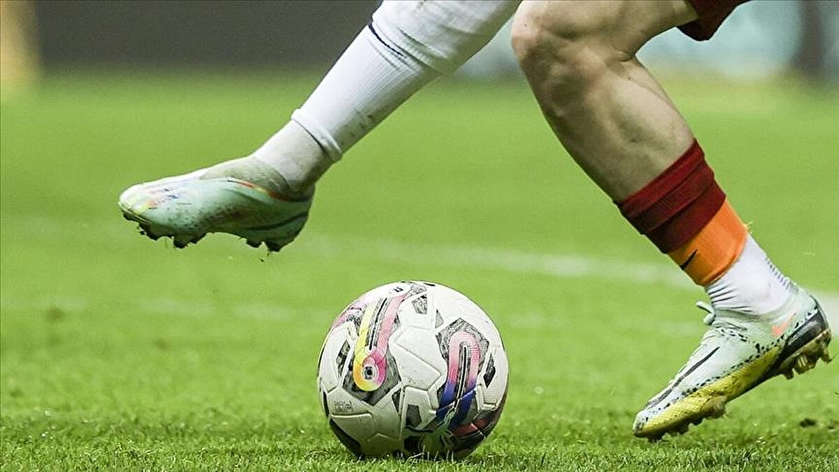 Bugün Ne Maçı Var?<br><br>28 Ağustos 2025 Perşembe günü Avrupa arenasında Türk futbolunun 3 temsilcisi sahaya çıkacak. Samsunspor, Beşiktaş ve Başakşehir’in kader maçları futbolseverler tarafından büyük bir heyecanla bekleniyor. Ayrıca gün boyunca UEFA Avrupa Ligi, UEFA Konferans Ligi ve Suudi Arabistan Pro Lig maçlarıyla dolu dolu bir futbol şöleni yaşanacak.