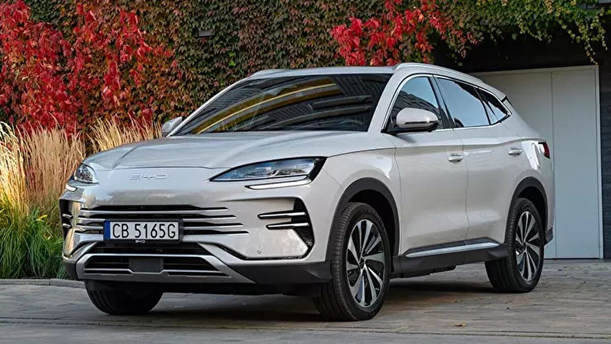 Çinli markalar Avrupa pazarında güçleniyor<br><br>BYD’nin yanı sıra SAIC Motor gibi diğer Çinli otomobil üreticileri de Avrupa’da hızla pazar kazanıyor. Avrupalı tüketiciler, daha uygun fiyatlı ve geniş ürün yelpazesine sahip Çinli elektrikli araçlara yöneliyor. Bu durum, Tesla’nın kıtadaki liderliğini tehdit ediyor.