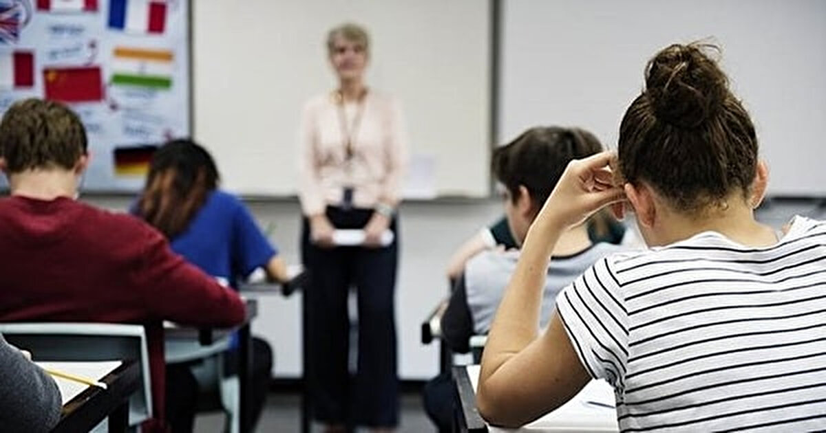 SINAV GÖREVLİ BAŞVURUSU NASIL YAPILIR?<br><br>Sınav görevlisi olarak görev almak isteyen öğretmenler ve diğer personel, başvurularını ÖSYM veya MEB sistemleri üzerinden yapabilirler.<br><br>ÖSYM Görevli İşlemleri Sistemi (GİS)<br><br>ÖSYM sınavlarında görev almak isteyen adaylar, GİS üzerinden başvuru yapabilir. Başvuru için öncelikle sisteme “Yeni Üye” olarak kayıt olunmalı, ardından kişisel bilgiler ve belgeler yüklenmelidir.