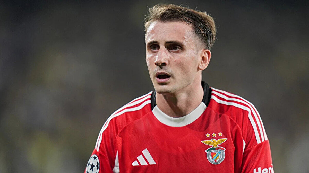 KEREM AKTÜRKOĞLU GALATASARAY'I TAKİPTEN ÇIKMIŞTI<br><br>Transferin duyurulmasının ardından Kerem Aktürkoğlu’nun sosyal medya hesabındaki değişiklikler gündeme oturdu. Milli futbolcu, eski takımı Galatasaray’ı takipten çıkarırken sarı kırmızılı kulüple ilgili tüm fotoğraf ve paylaşımlarını da sildi. Ayrıca geçmişte Fenerbahçeli Mert Hakan Yandaş için yaptığı “Kulübeden izlesin” yorumunu da kaldırdı.